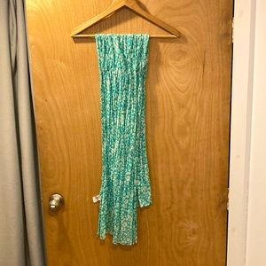 Delicate green scarf with floral print